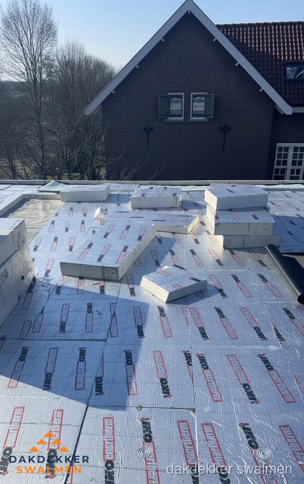 IKO PIR isolatieplaten op plat dak in Swalmen IKO PIR isolatieplaten op plat dak in Swalmen