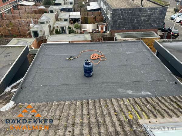 Dakrenovatie afgerond met nieuwe bitumen dakbedekking in Swalmen