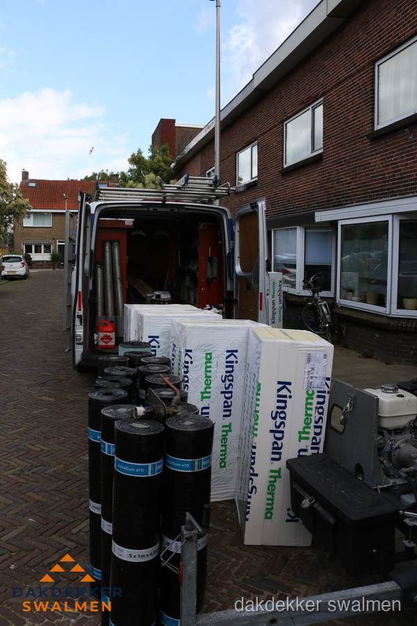 Levering van Kingspan isolatieplaten en bitumenrollen voor dakproject in Swalmen Levering van Kingspan isolatieplaten en bitumenrollen voor dakproject in Swalmen