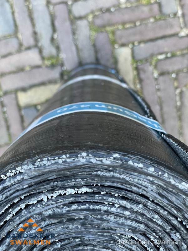 Rol bitumen dakleer met leislag voor plat dak in Swalmen Rol bitumen dakleer met leislag voor plat dak in Swalmen