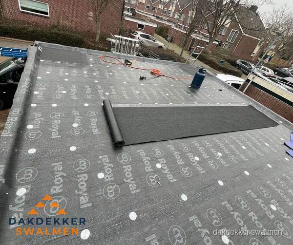 Dakrenovatie plat dak met bitumen dakbedekking in Swalmen Dakrenovatie plat dak met bitumen dakbedekking in Swalmen