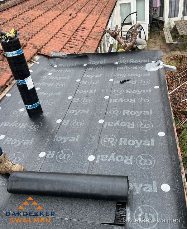 Bitumen dakbedekking leggen op plat dak aanbouw in Swalmen Bitumen dakbedekking leggen op plat dak aanbouw in Swalmen