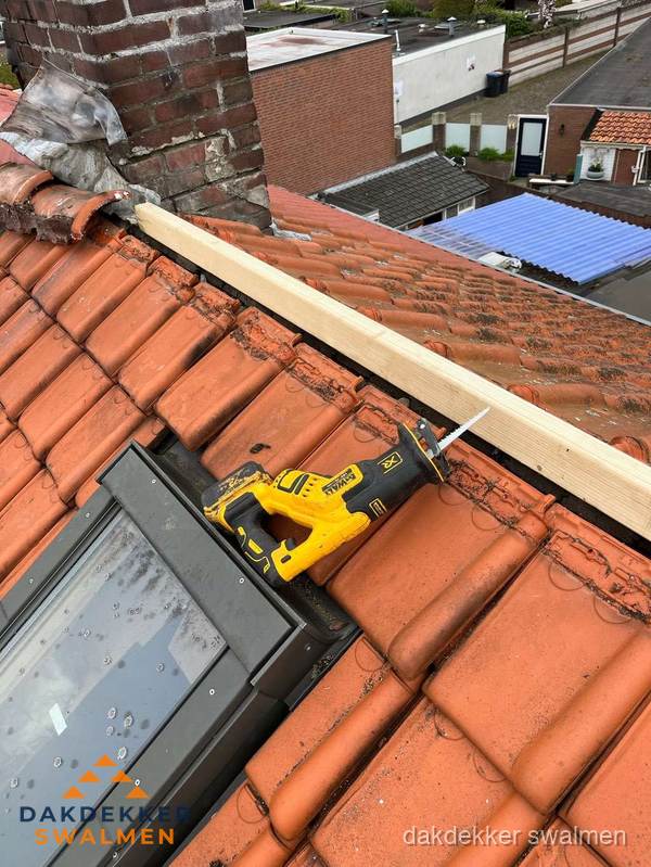 Kosten dak vervangen: werkzaamheden aan pannendak in Swalmen Kosten dak vervangen: werkzaamheden aan pannendak in Swalmen