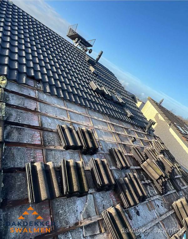 Schuin dak renovatie met nieuwe dakpannen in Swalmen Schuin dak renovatie met nieuwe dakpannen in Swalmen